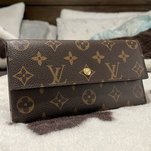 Authentic Louis V wallet NWT